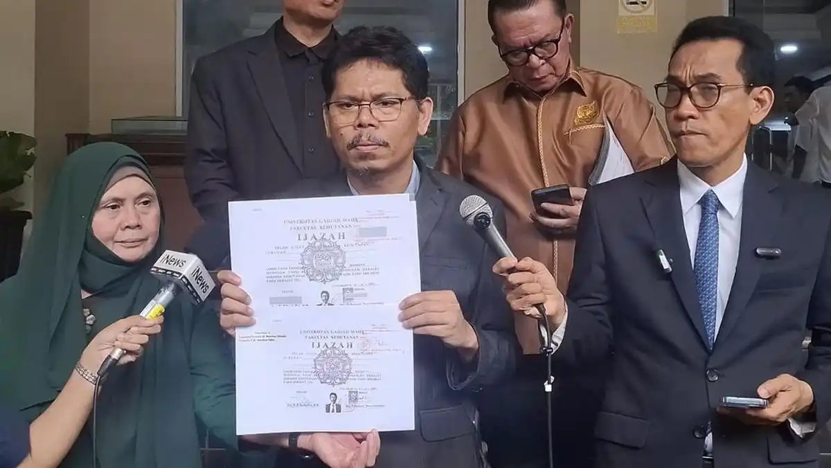 Bawaslu Solo Hadapi Gugatan Perdata soal Administrasi Ijazah Jokowi Bawaslu Solo Hadapi Gugatan Perdata soal Administrasi Ijazah Jokowi