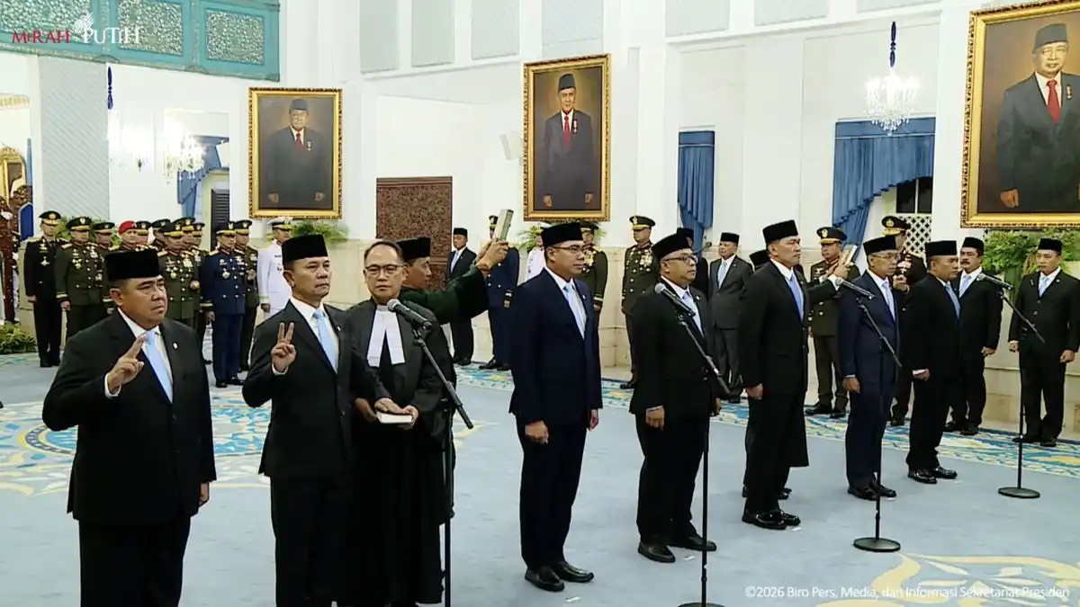 Prabowo Lantik Sembilan Pejabat dalam Perombakan Kabinet di Istana
