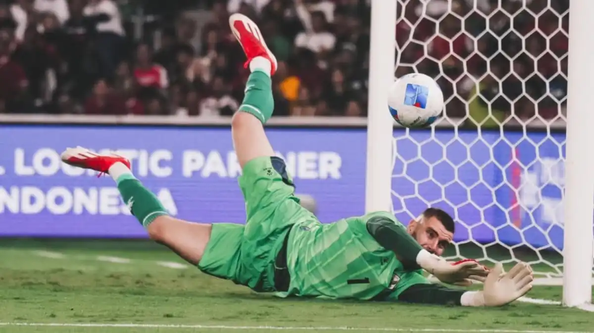 Sorotan Sepak Bola Indonesia: Maarten Paes, Masa Depan Pemain Persib, dan Gelar Timnas