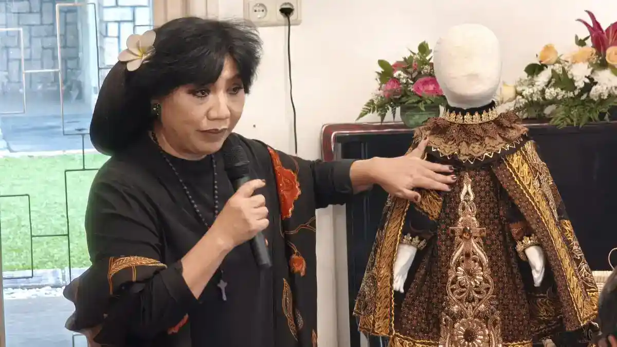 Dari Perca Batik, Anne Avantie Siapkan Persembahan untuk Kanak-Kanak Yesus di Praha