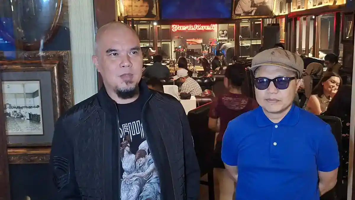 Ahmad Dhani dan Sandhy Sondoro Buka Malam Karaoke di Kemang
