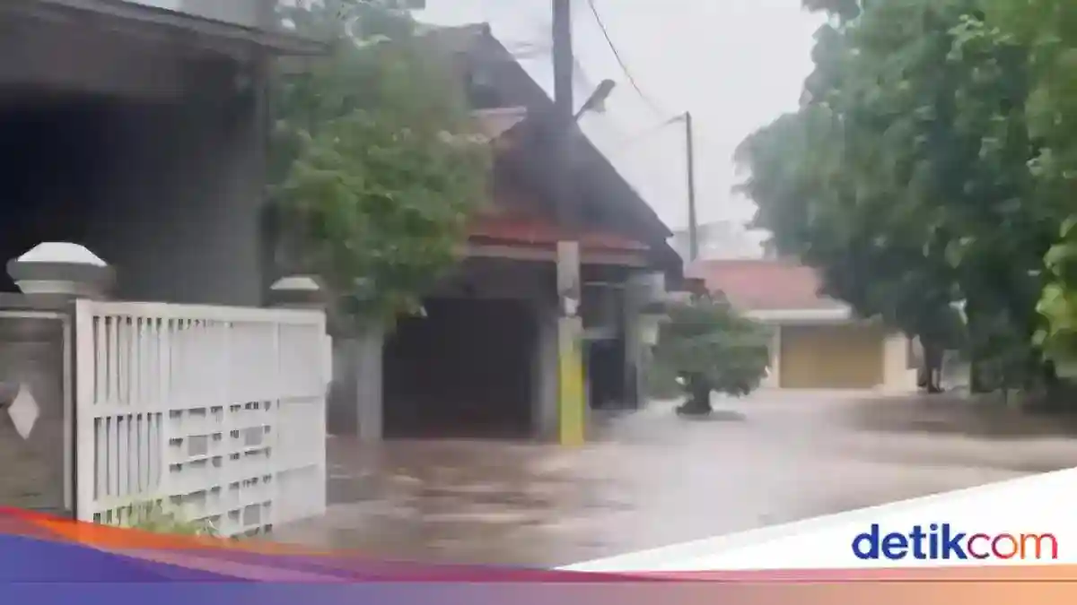 Banjir Rendam Pabuaran Mekar, Jalur Cikaret Sempat Tak Bisa Dilalui