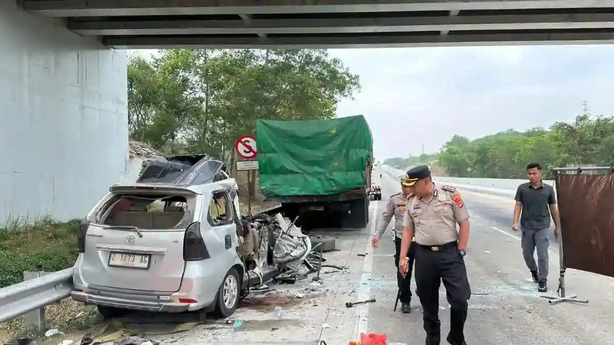 Enam Orang dalam Avanza Tewas dalam Tabrakan dengan Truk di Tol Terpeka