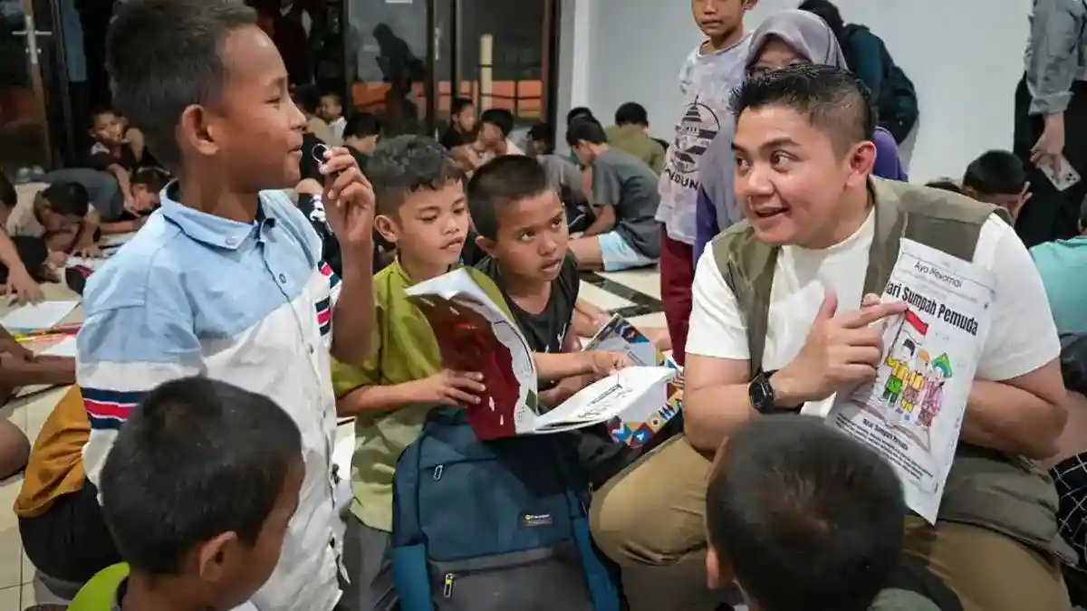 Kunjungan Malam Teddy ke Sekolah Rakyat Cikarang