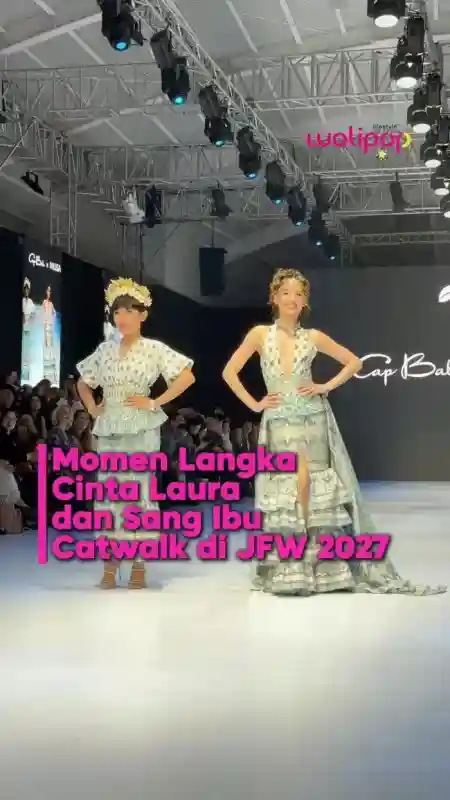 Kekompakan Cinta Laura dan Herdiana Kiehl di Runway Jakarta Fashion Week 2027