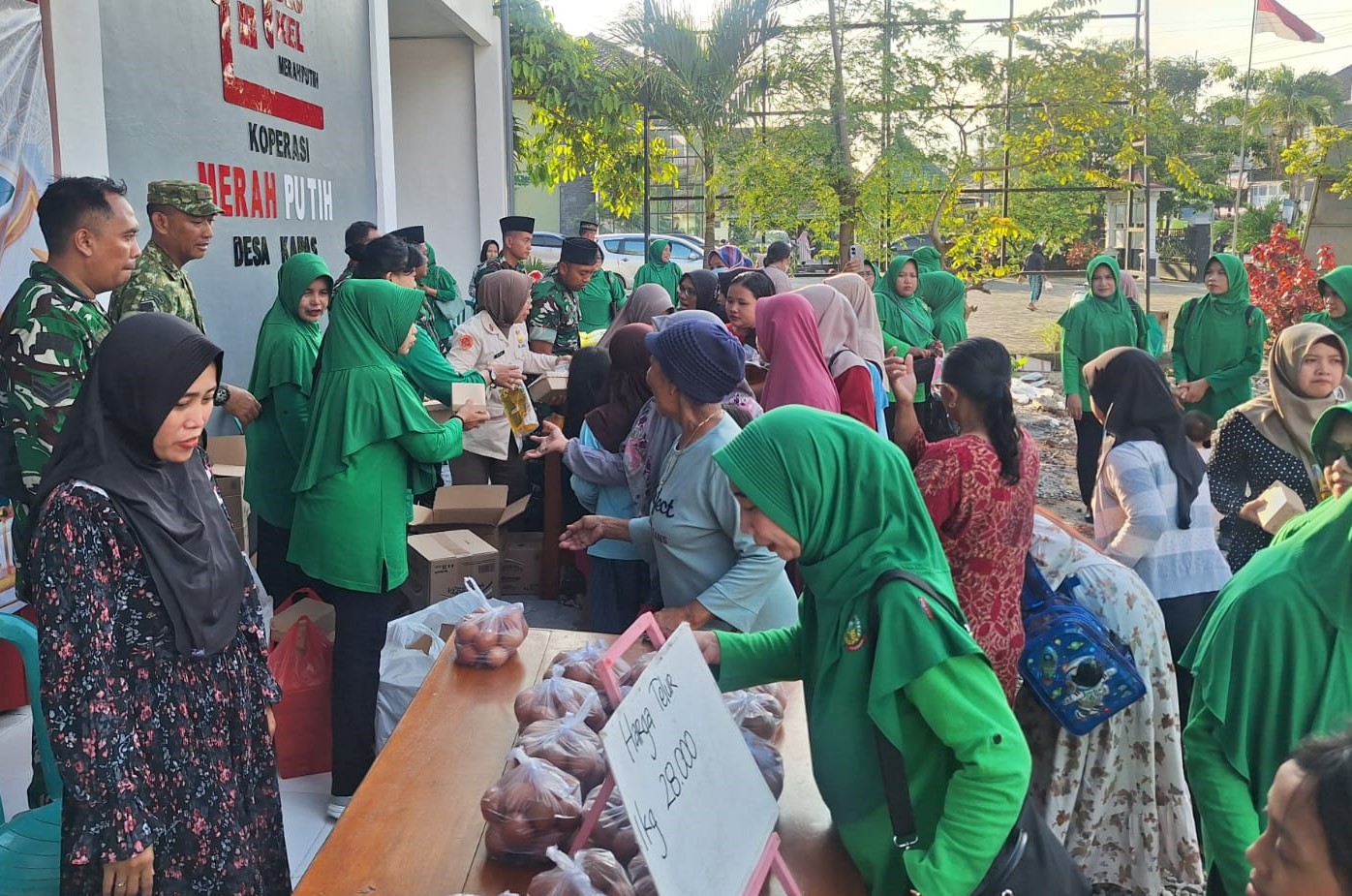 Bazar Ramadan, dan Takjil Gratis di KDKMP Desa Kapas Diserbu Warga