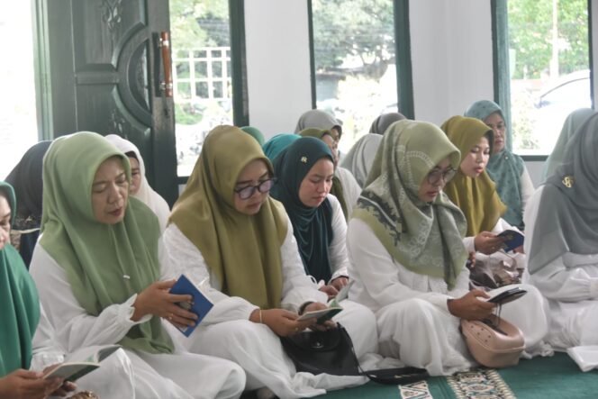 
Persit Kodim 1002/HST Panjatkan Doa Bersama dalam Rangka HUT ke-80 Persit KCK